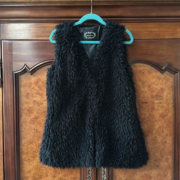 Ambiance Faux Fur Vest - Picture 6 of 10